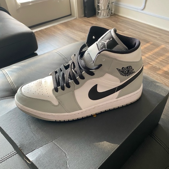 Used Nike Dunks Mid Top